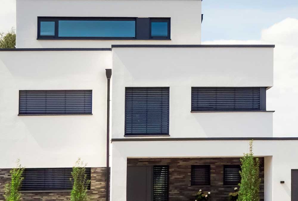 Modernes Haus von außen für die Beilage „Besser bauen, schöner wohnen“ von Oberpfalz Medien.