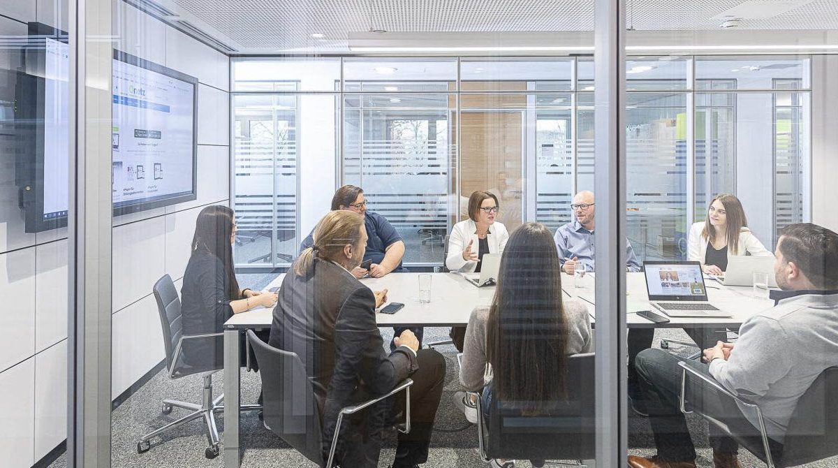 OnetzPlus-Teambesprechung im Büro