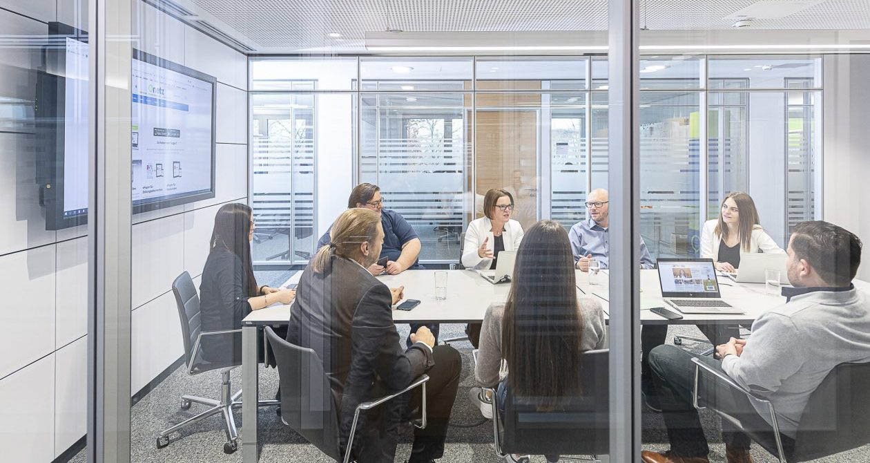 OnetzPlus-Teambesprechung im Büro